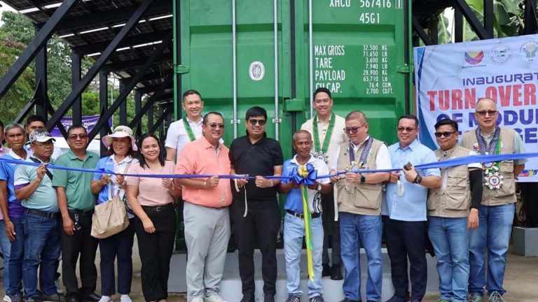 DA Turns Over PHP176 Million Aid To 10.7K Camarines Sur Farmers, Fishers